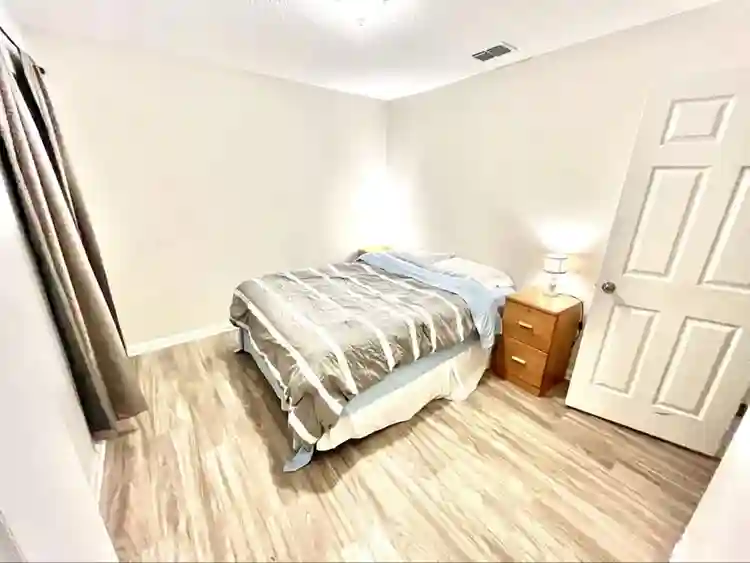 Room in Jacksonville w/Shared Bath