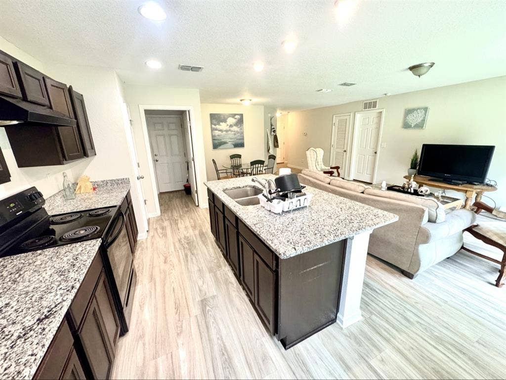 Room in Jacksonville w/Shared Bath