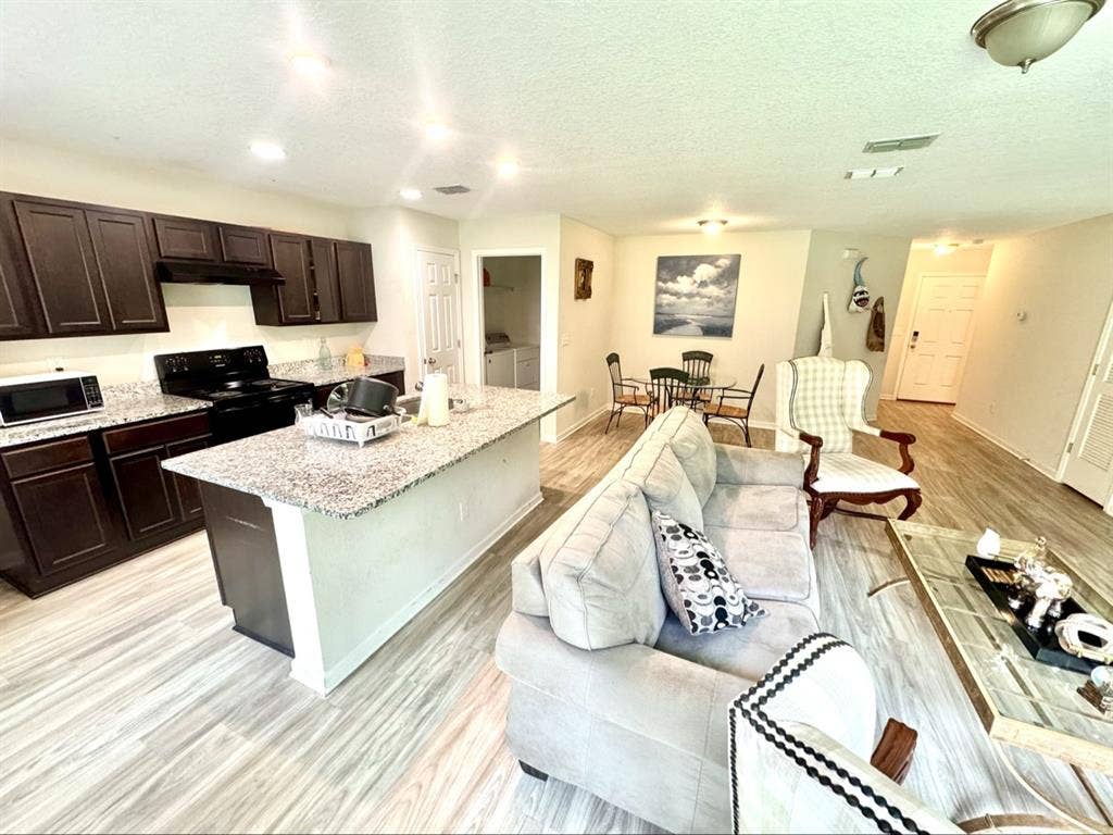 Room in Jacksonville w/Shared Bath