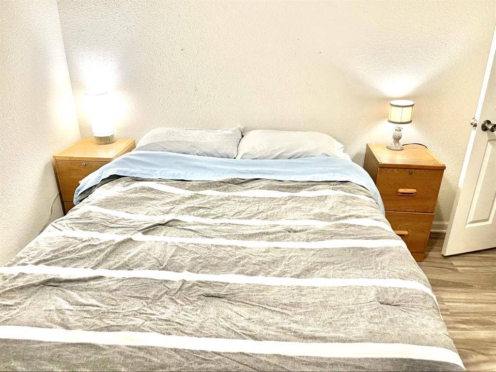 Room in Jacksonville w/Shared Bath