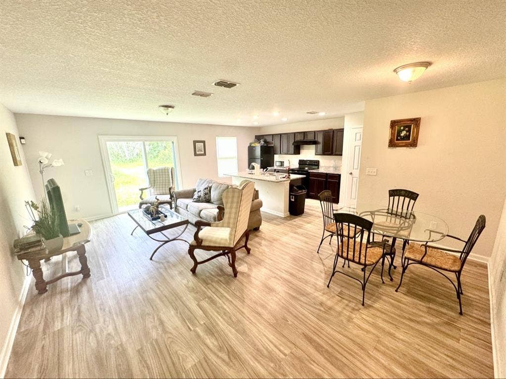 Room in Jacksonville w/Shared Bath