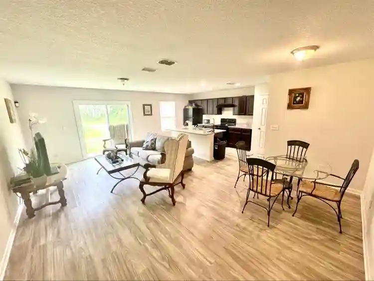 Room in Jacksonville w/Shared Bath