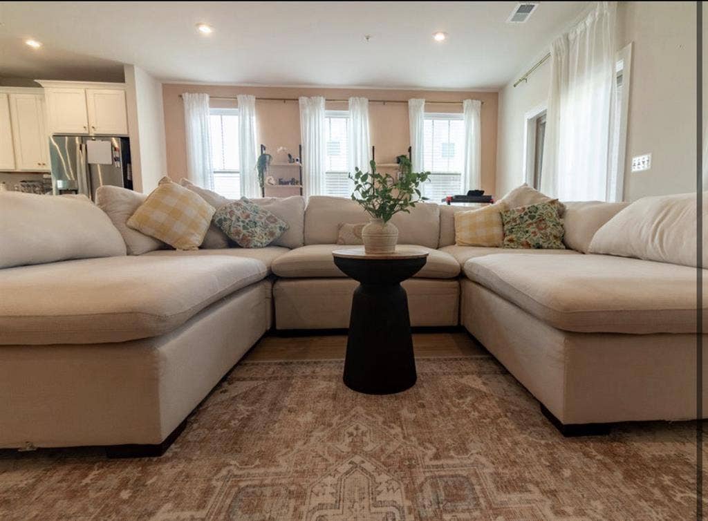 JAN 1st! Room for Rent -$