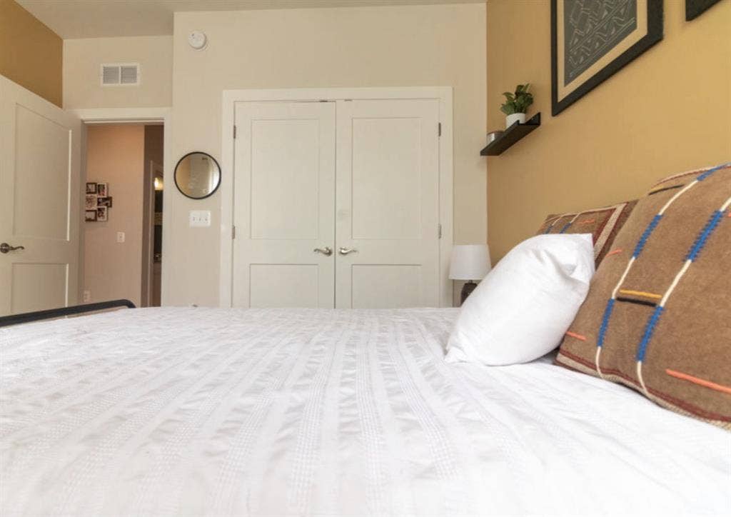 JAN 1st! Room for Rent -$