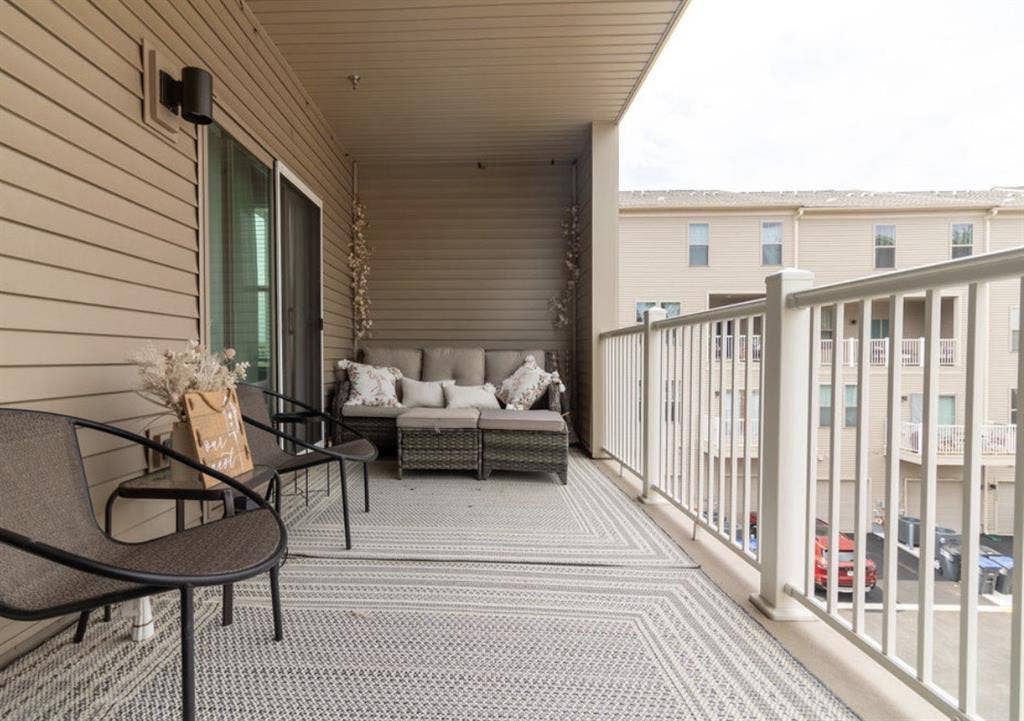 JAN 1st! Room for Rent -$