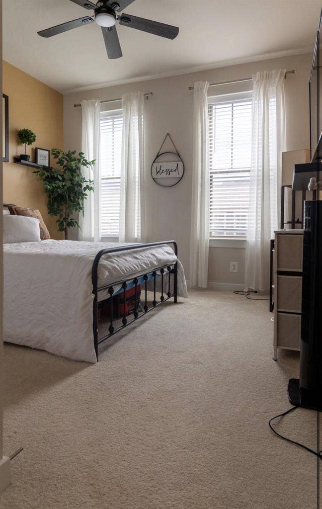 JAN 1st! Room for Rent -$