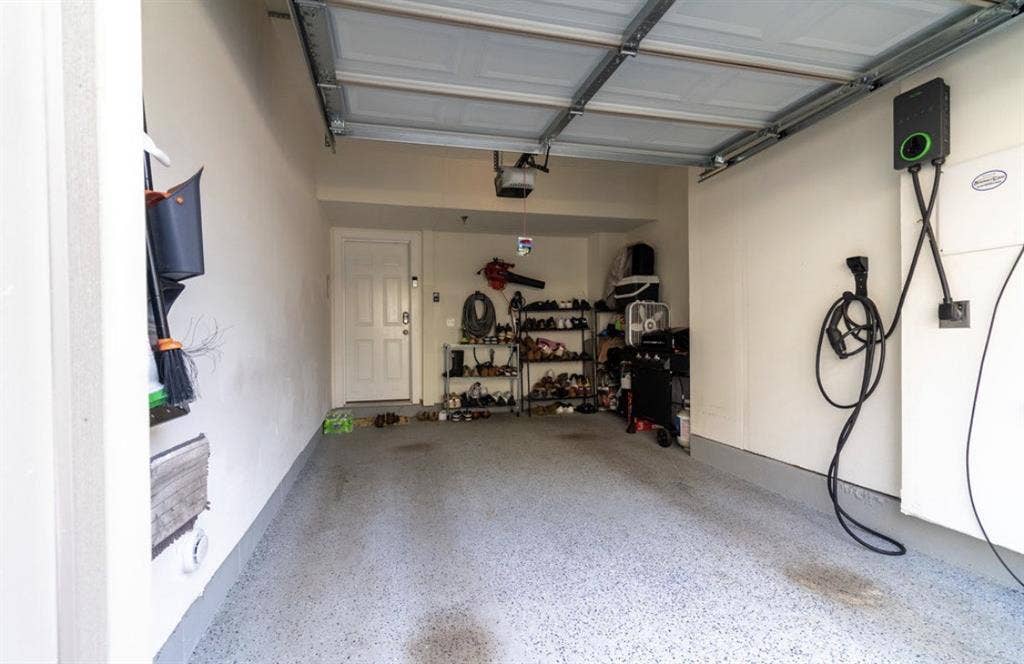 JAN 1st! Room for Rent -$