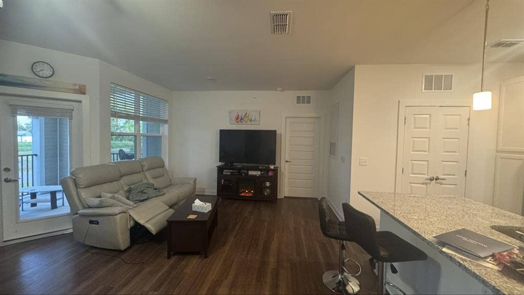 Spacious furnished Bath apt