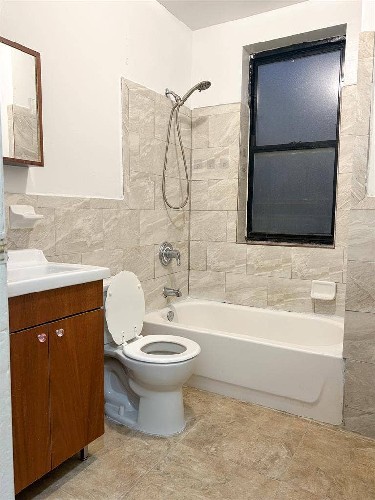 4 rooms for rent Hamilton Heights