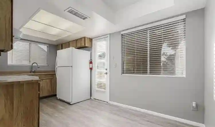 Looking for roommates for DECEMBER