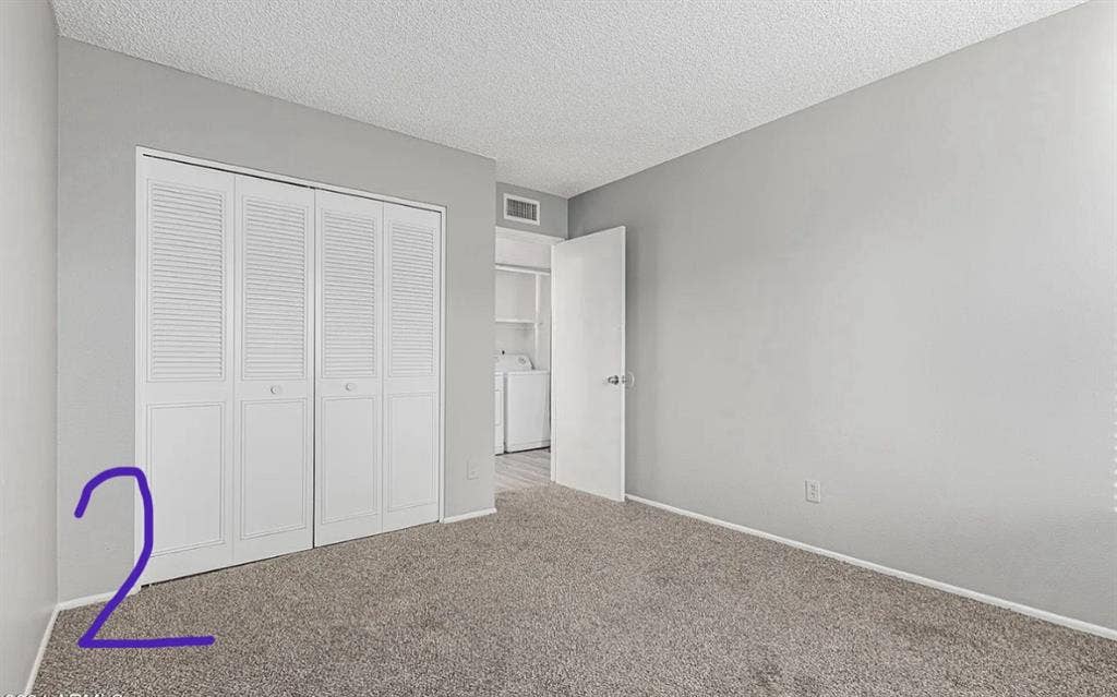 Looking for roommates for DECEMBER