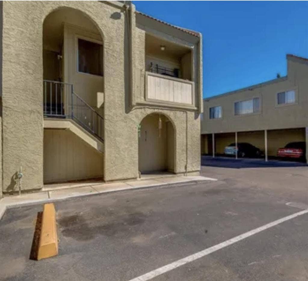 Looking for roommates for DECEMBER