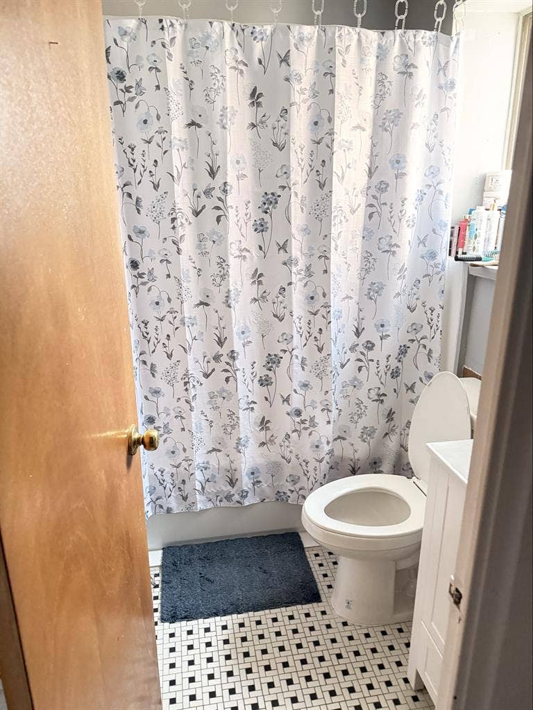 Looking for female roommate