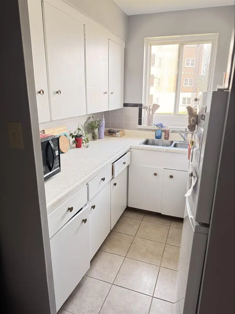 Looking for female roommate