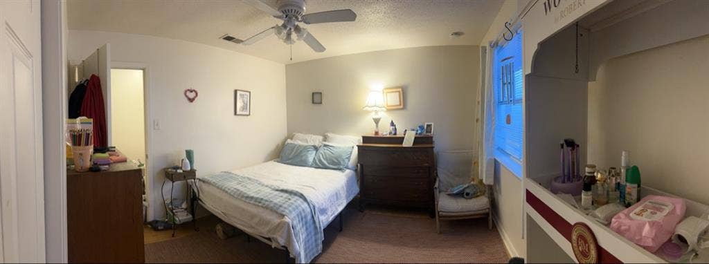 Looking for female roommate