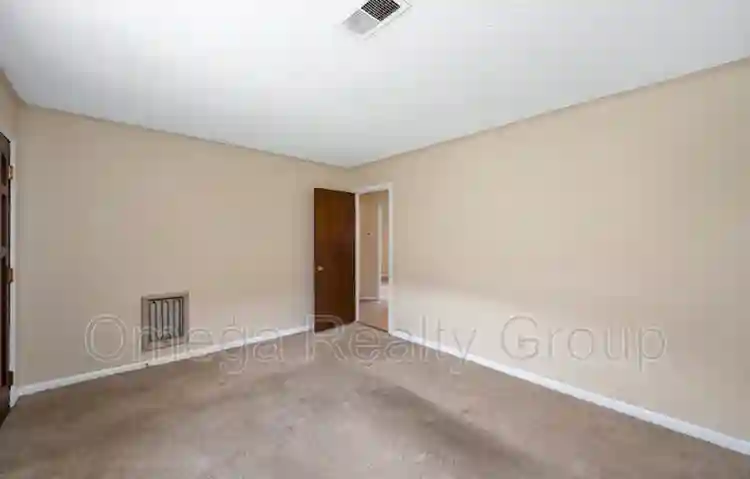 LF🔍 Roommate around Leeds