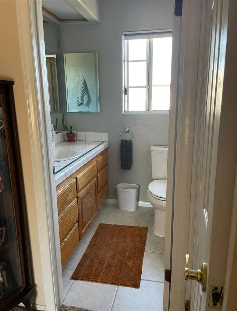 Room for rent in South Oceanside