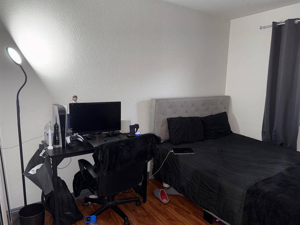 Nice sized room in peace-full house