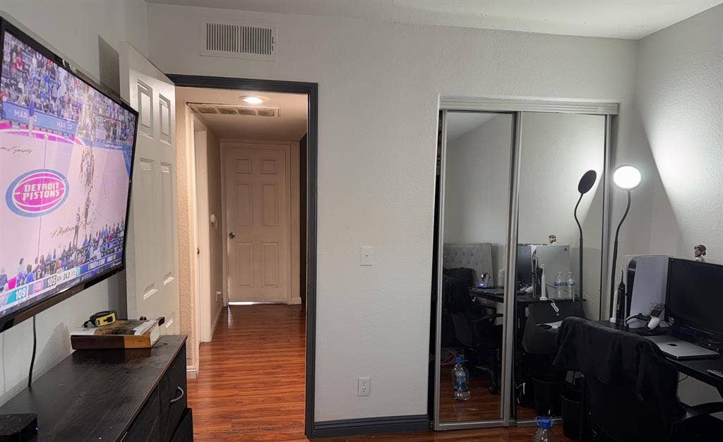 Nice sized room in peace-full house