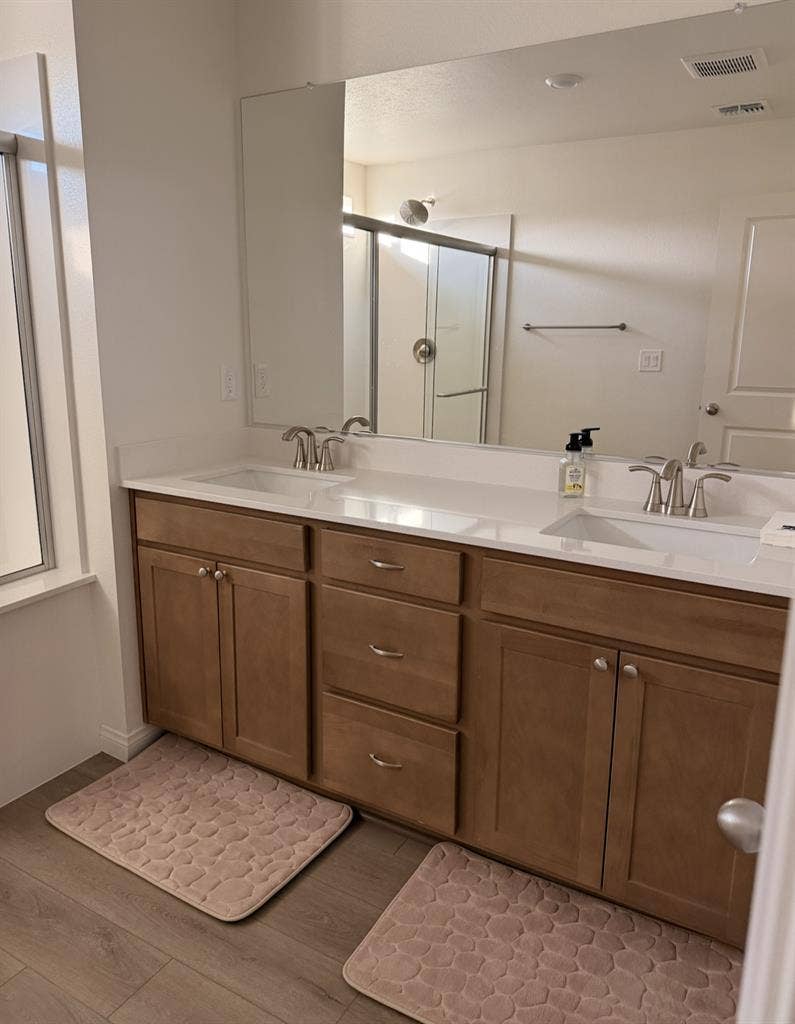 Primary Bedroom (Upstairs)