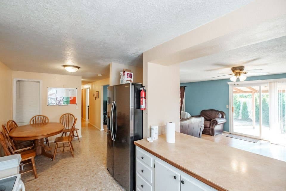 Single Room in Shared Home-SE Salem