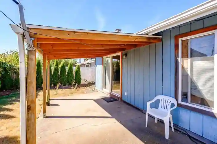 Single Room in Shared Home-SE Salem