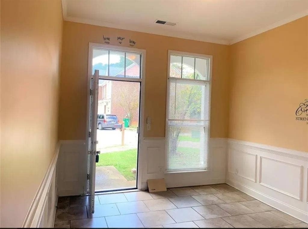 Spacious 5Br Townhouse rooms