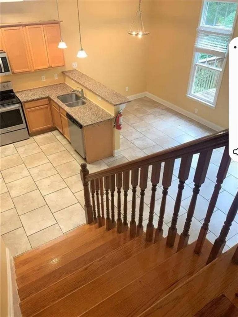 Spacious 5Br Townhouse rooms