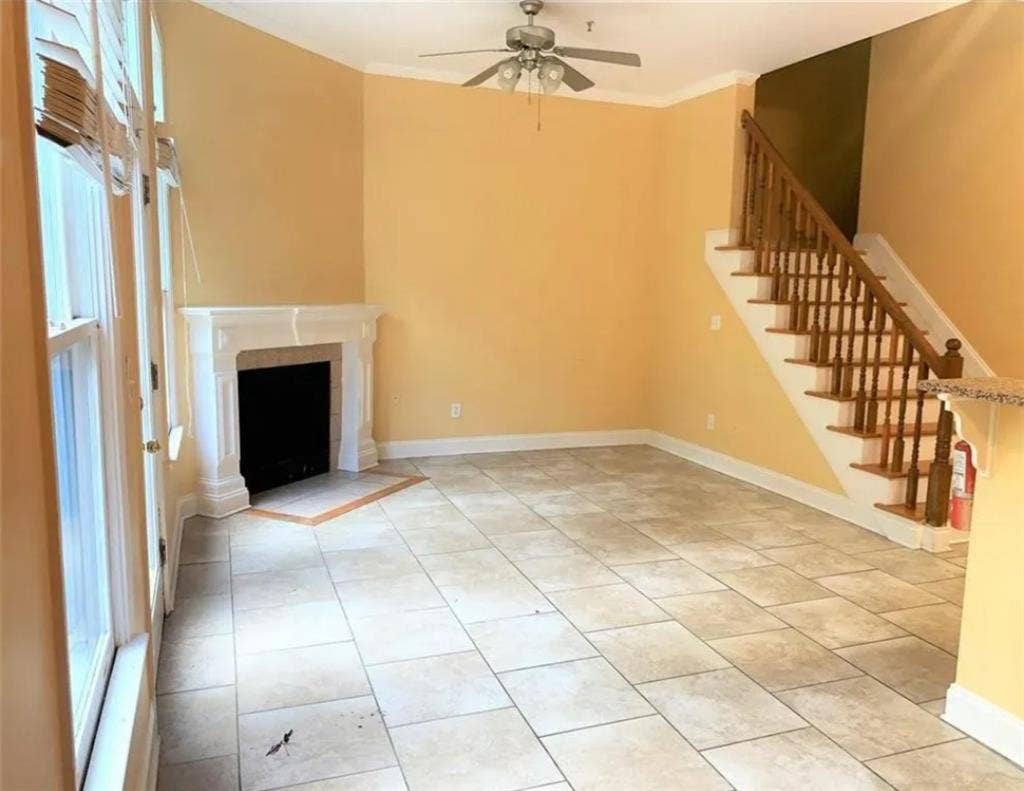 Spacious 5Br Townhouse rooms