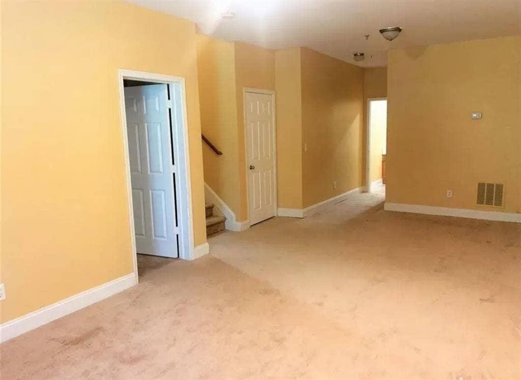 Spacious 5Br Townhouse rooms