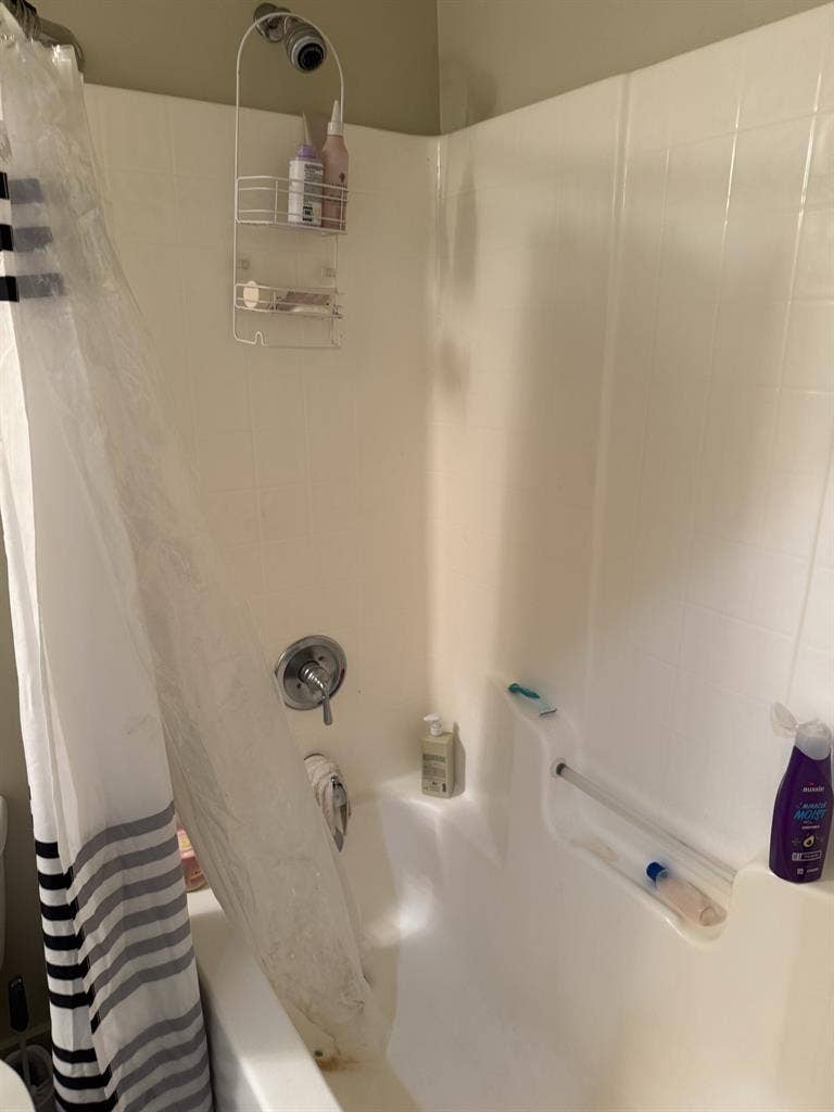 Looking for a Roommatee