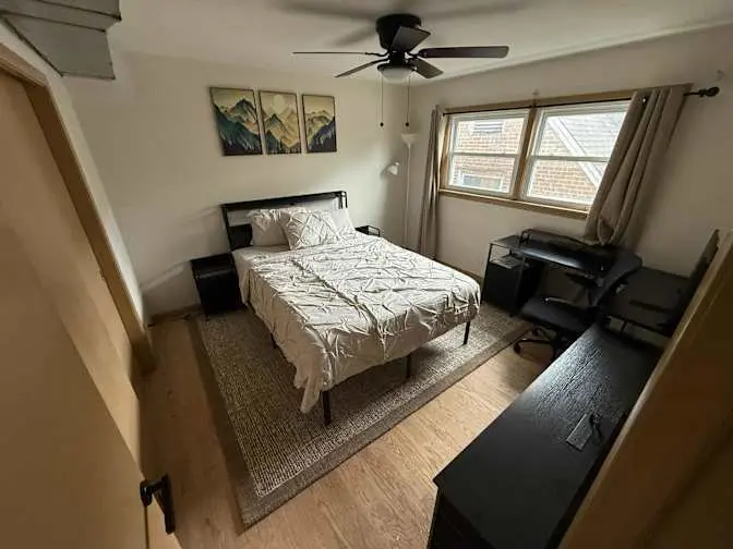 Spacious and comfy furnished room
