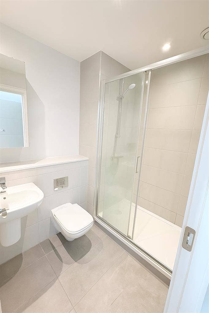 Modern  Bath Apartment Let