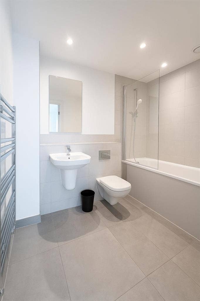 Modern  Bath Apartment Let