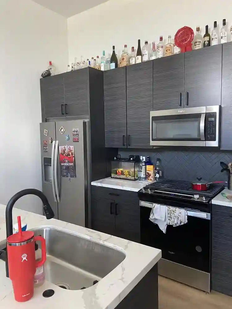 URGENT LOOKING FOR GIRL TO SUBLEASE