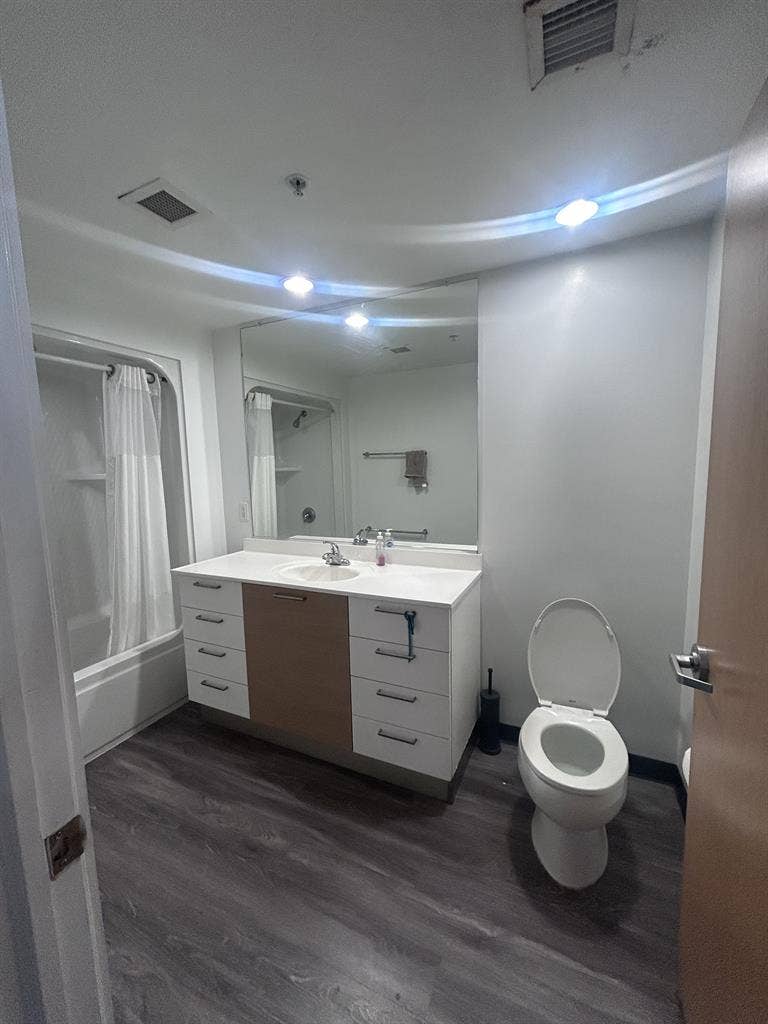 Z-PLACE PH UNIT SUBLEASE