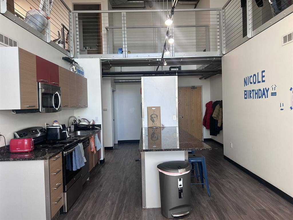 Z-PLACE PH UNIT SUBLEASE