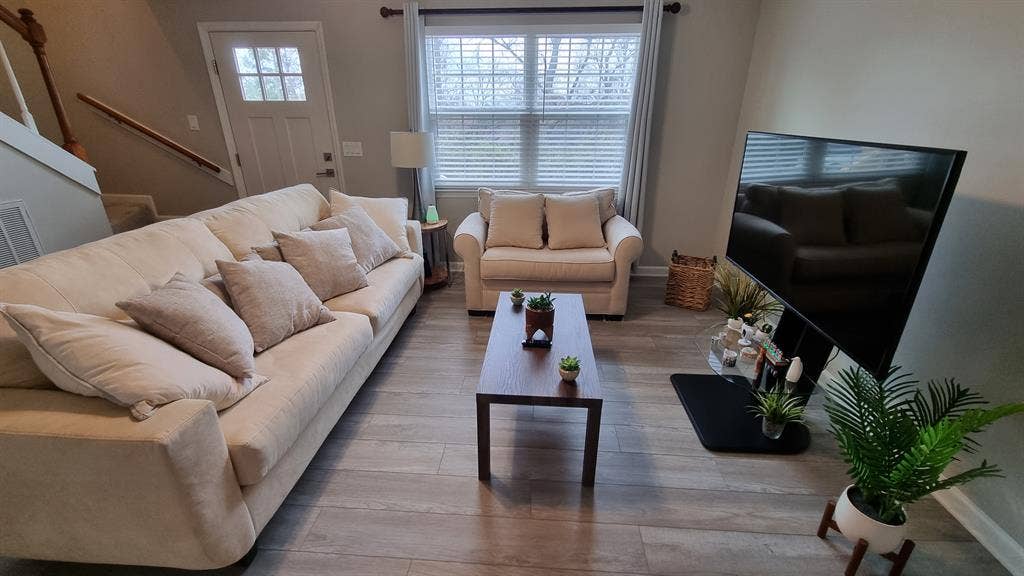 Private Room in Nashville Available