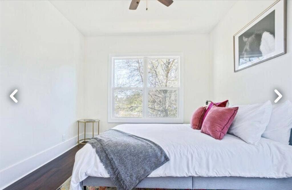 Looking for a + woman roommate