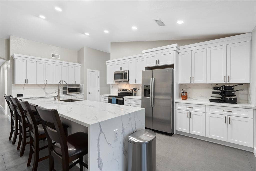 Furnished Room. All Utilities Incl.