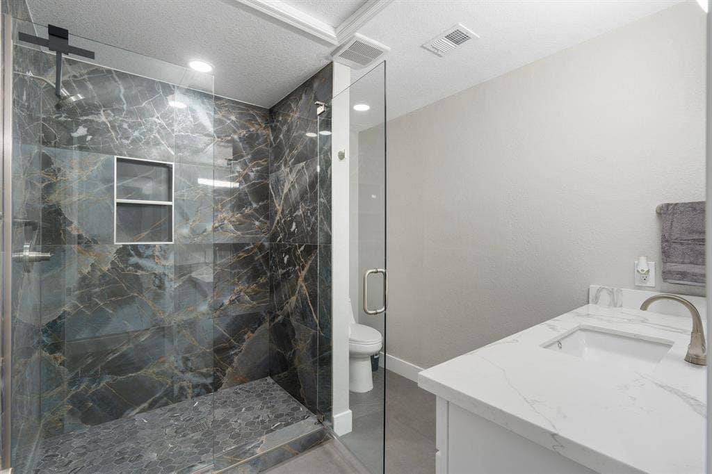 Furnished Room. All Utilities Incl.