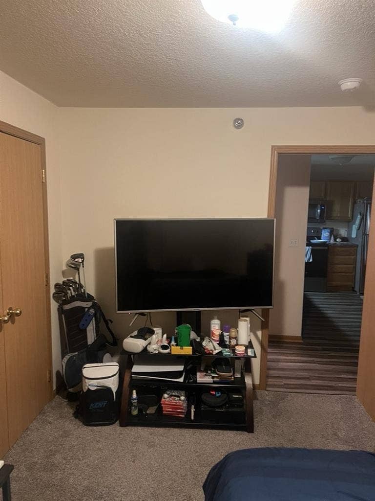Looking for boy or girl roommate!