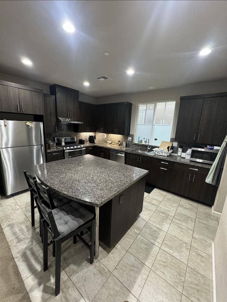 Room for Rent in East Palo Alto