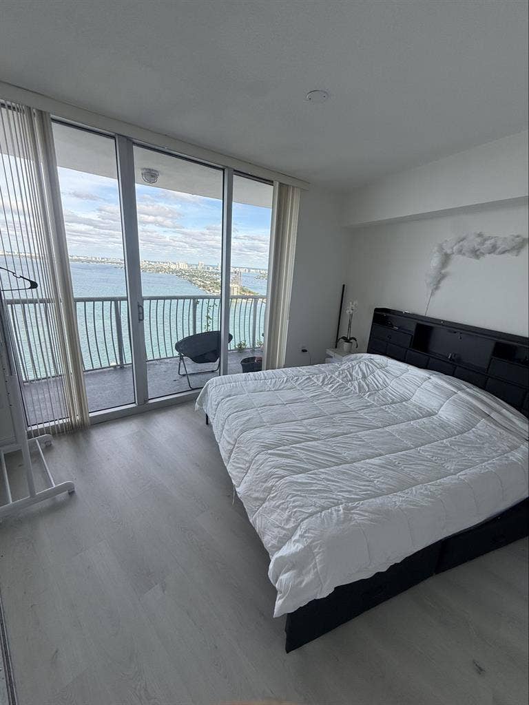 Relaxing Private Room - Waterfront