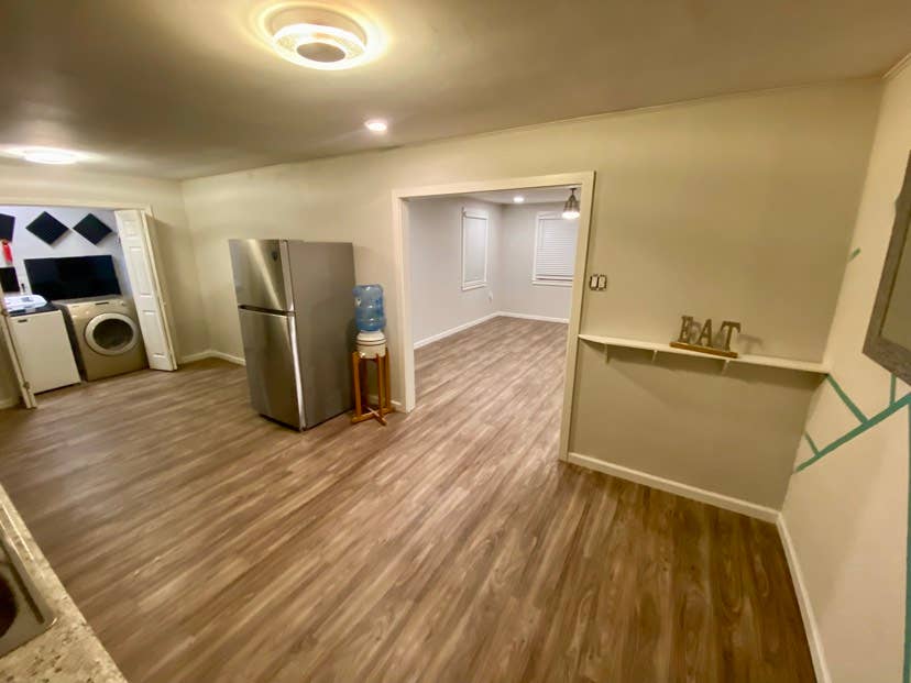 Xl bath furnished W/D