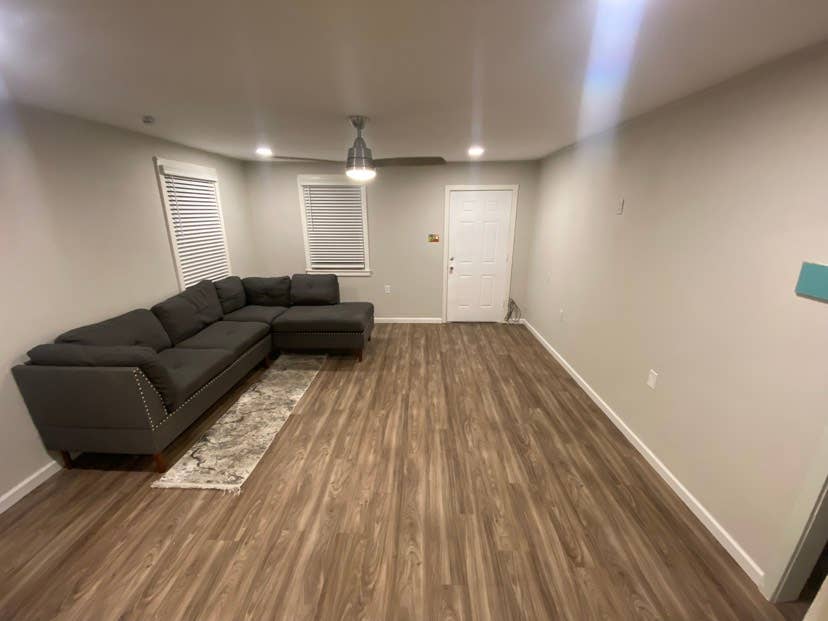 Xl bath furnished W/D