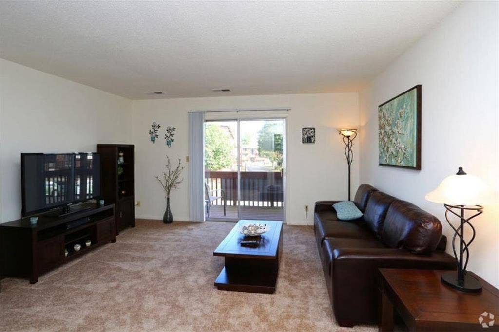 IN NEED OF A ROOMMATE ASAP!!