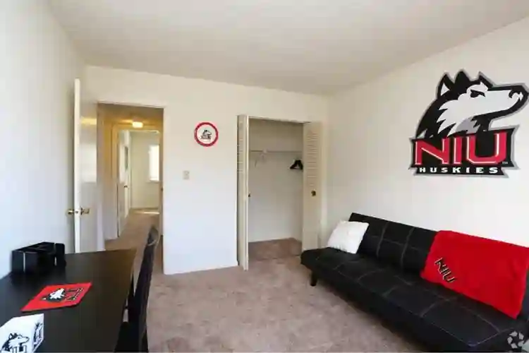 IN NEED OF A ROOMMATE ASAP!!