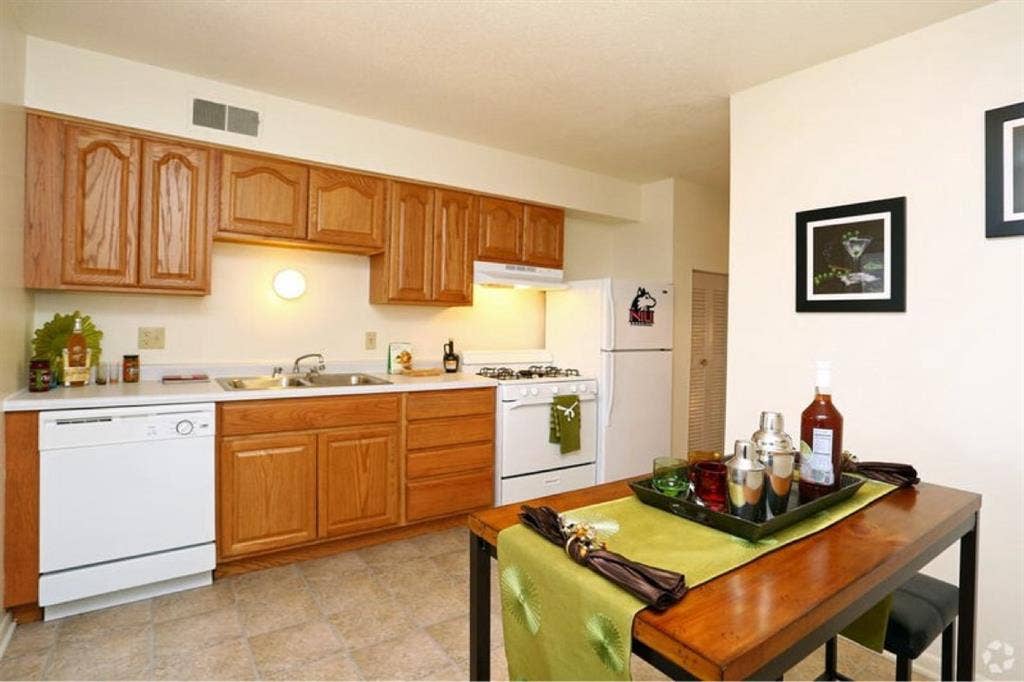 IN NEED OF A ROOMMATE ASAP!!