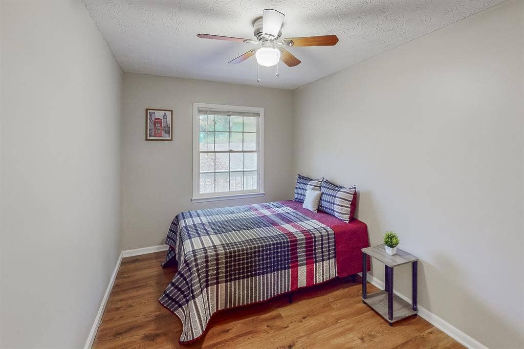 8 BR in Riverdale